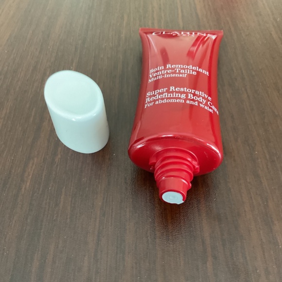 NEW Clarins Paris Super Restorative Redefining Body Care 100ml 3.5oz Sealed - Picture 3 of 3
